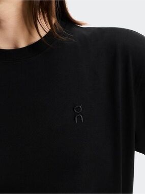 On Running Club Collective Black Short Sleeve Tee Small BNWT